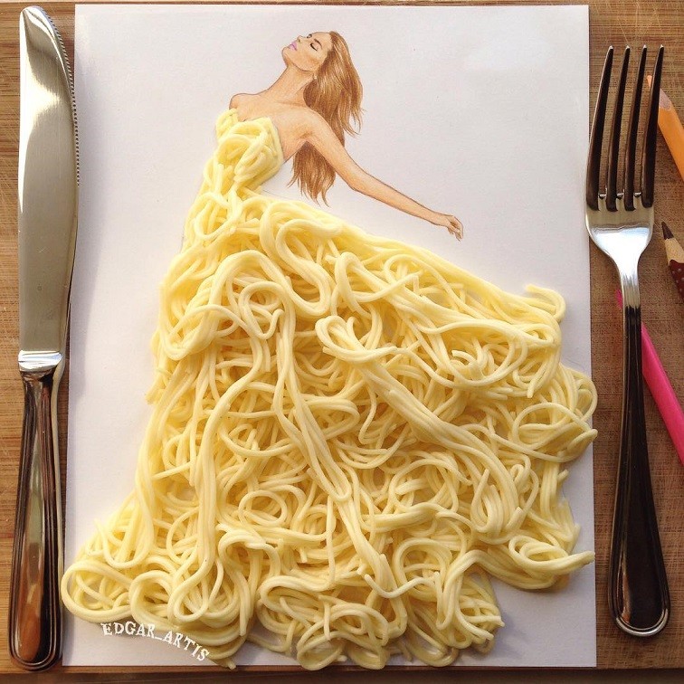 Женщина и спагетти