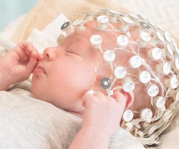 Как происходит обучение в мозге спящих младенцев